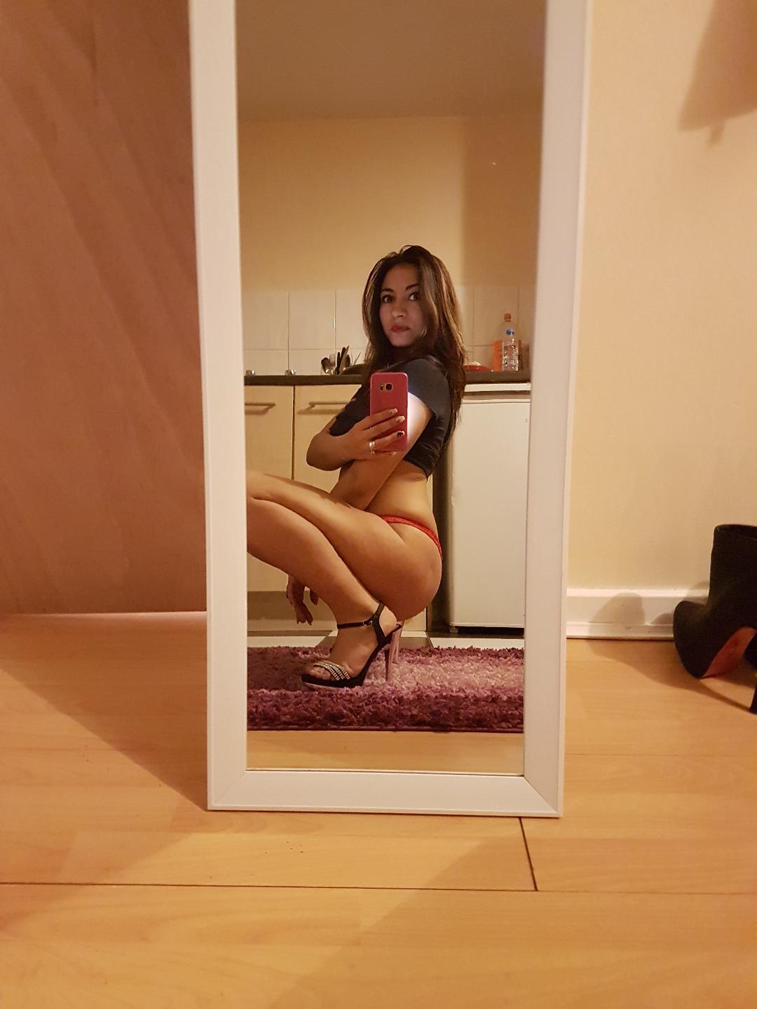 Cryss high profile escort girl